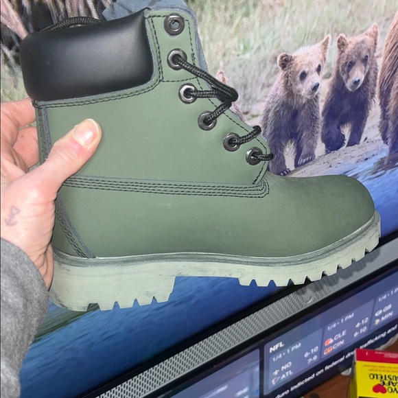 Timberland Olive and Black Boot - Picture 4 of 7